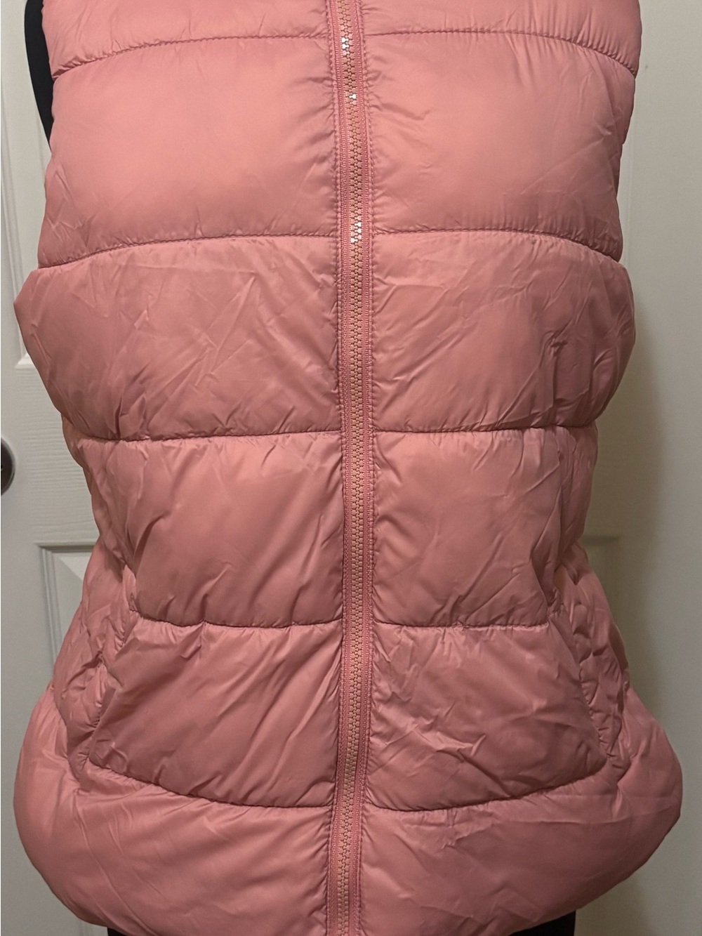 Preowned Old Navy  Frost-Free Puffer Size Large  Vest Women Pink Full Zip Mock